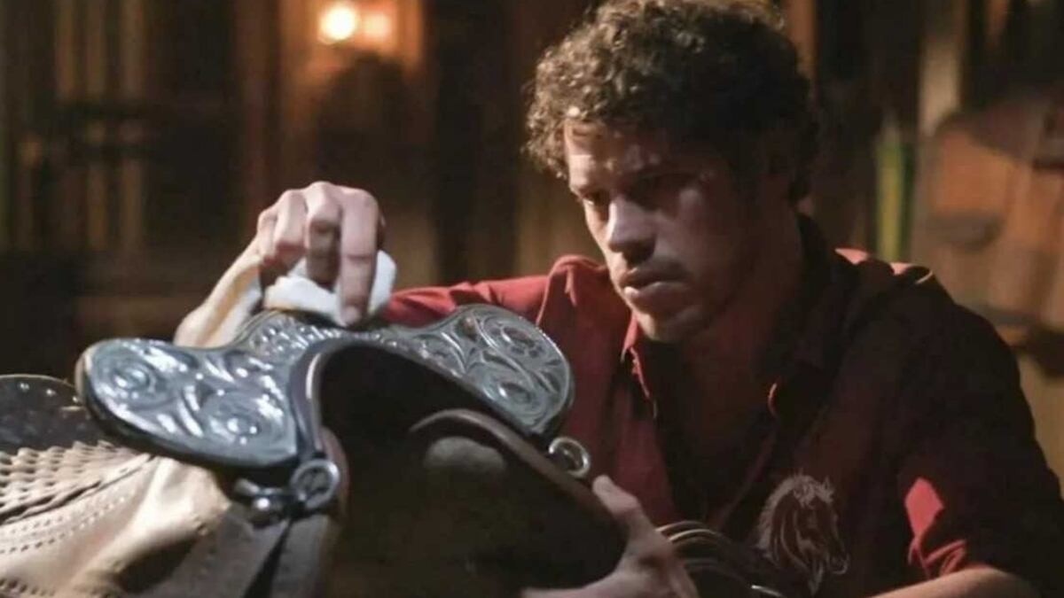 Tadeu (José Loreto) ganha a sela de prata em "Pantanal"