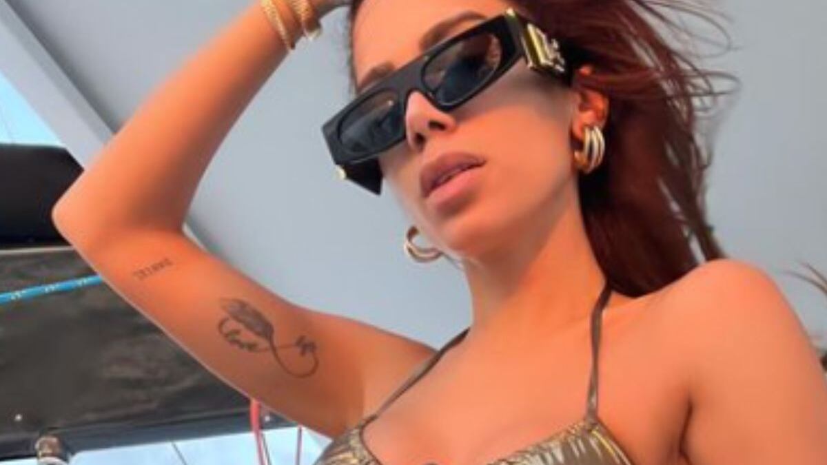 Anitta posta foto reveladora nas redes sociais