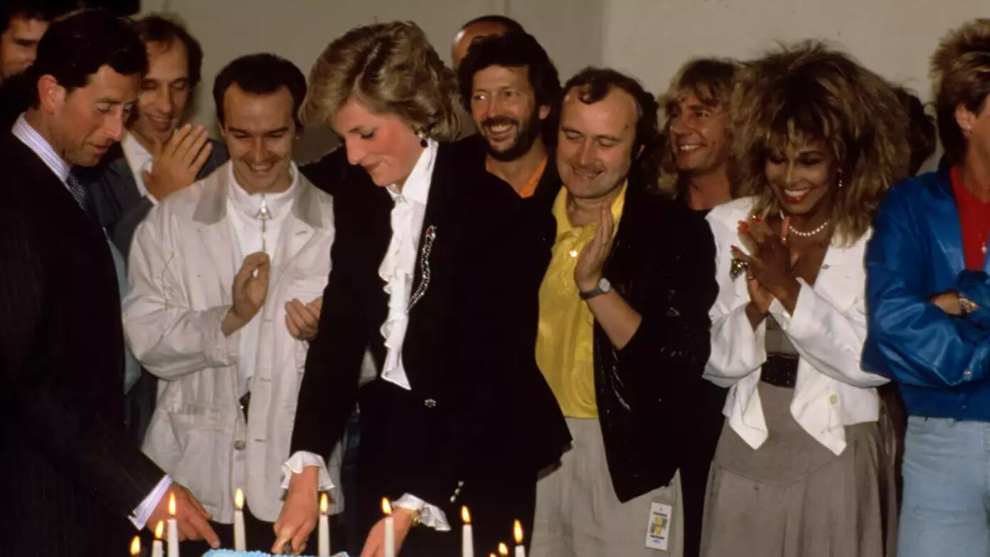 O então príncipe Charles, a princesa Diana e Tina Turner, em 1986.