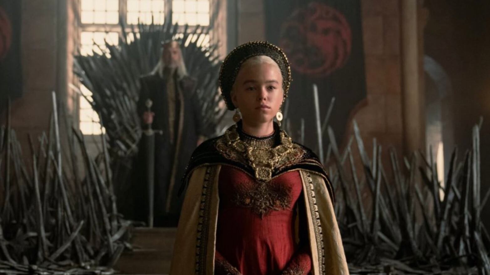 Alcock vive com seus pais e seus dois irmãos, com uma vida relativamente normal porque não é tão conhecida em Hollywood. "Eu me sinto um pouco deslocada no momento", reconheceu ela em entrevista à Vogue.