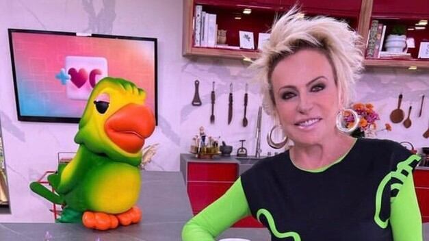 Ana Maria Braga apresenta o "Mais Você" com vestido em homenagem ao Palmeiras