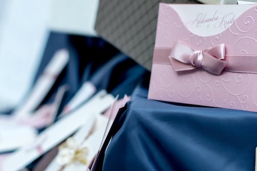 Lista de convidados polêmica causa briga na família de uma noiva