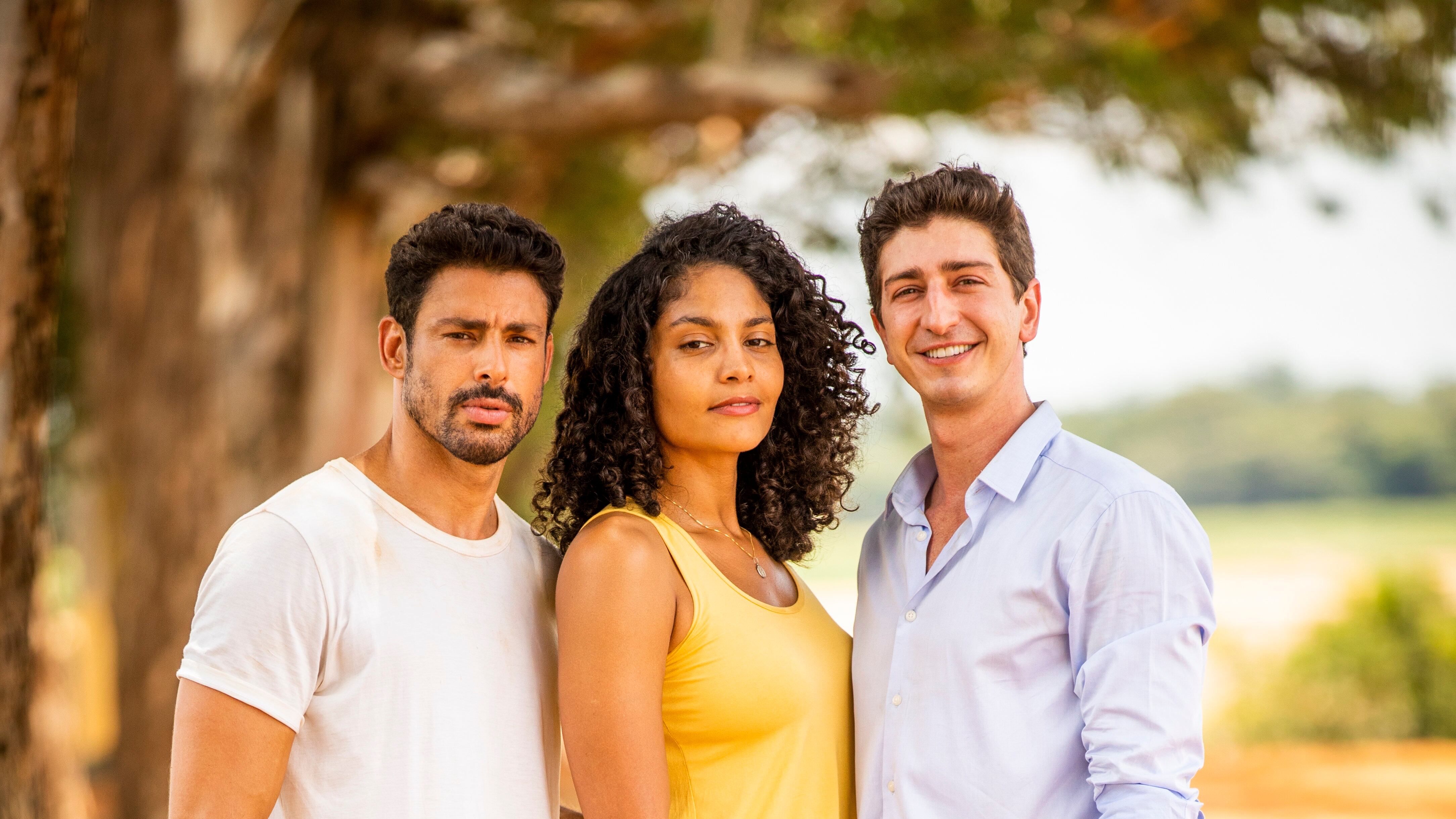 Cauã Reymond, Barbara Reis e Johnny Massaro estão em "Terra e Paixão", novela de Walcyr Carrasco