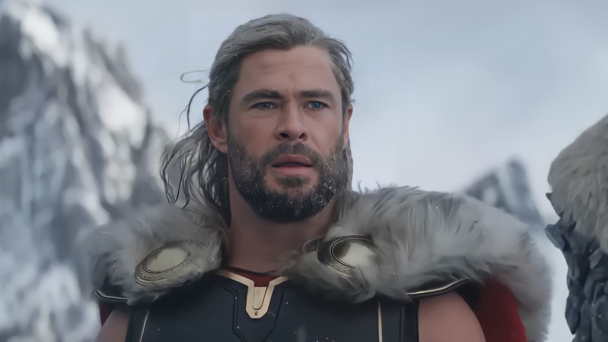 Novas imagens mostram o Deus do Trovão acompanhado de seu exército para derrotar Gorr.