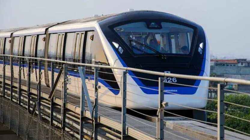 Metrô diz que técnicos tentam resolver problema