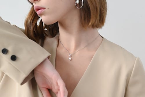 Para evitar um visual rígido ou que pareça mais velha: evite erros ao usar um blazer