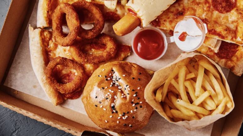 Esta é a lista de alimentos ‘proibidos’ no período da noite se você quer dormir melhor