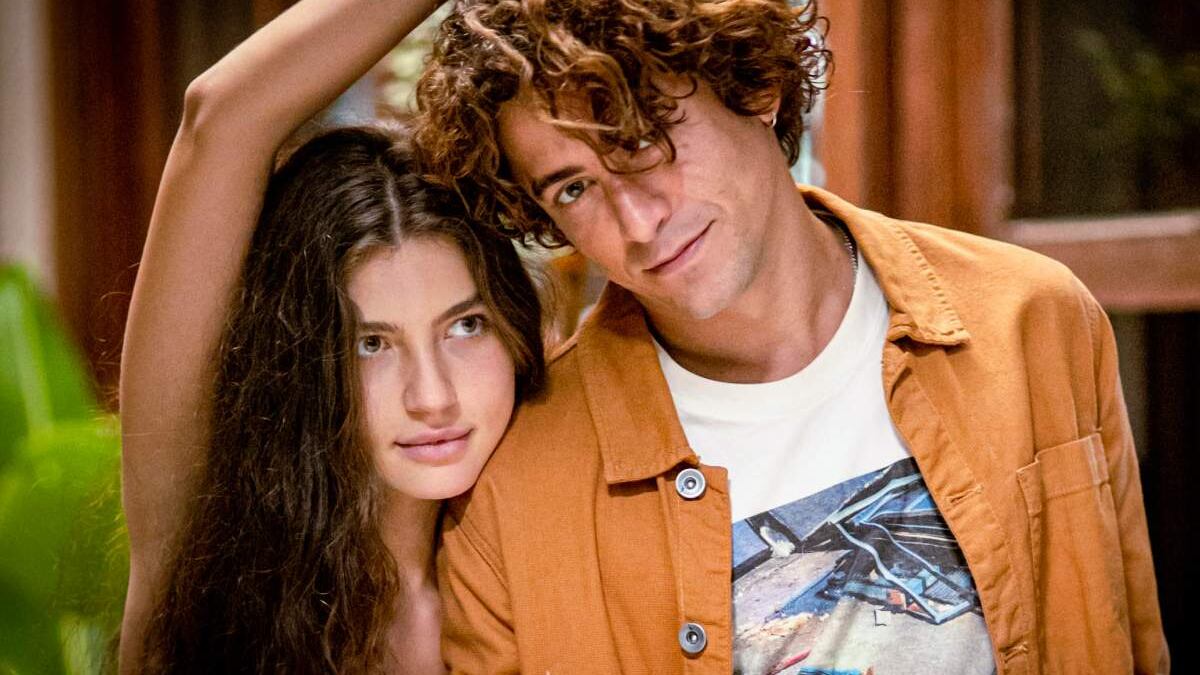 No remake de Pananal, Juma (Alanis Guillen) descobre segredo da família de Jove (Jesuíta Barbosa)