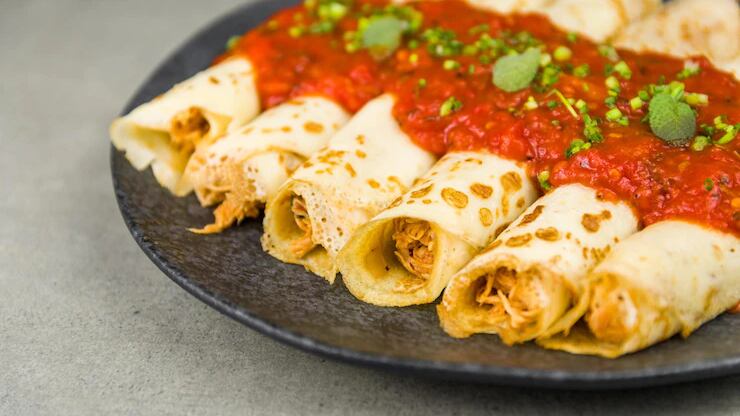 Receita caseira de panqueca com massa de tapioca que leva apenas 4 ingredientes