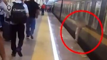 VÍDEO: criança de 3 anos é salva por policial após cair em trilho de trem na China