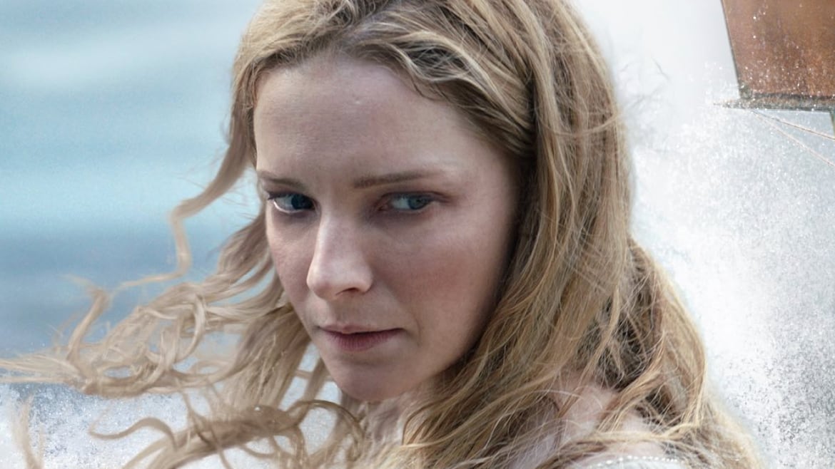 Os elfos, no entanto, ainda têm passagem para Valinor através de um caminho secreto no qual seus barcos continuam avançando no horizonte em vez de seguir as curvas de Arda.