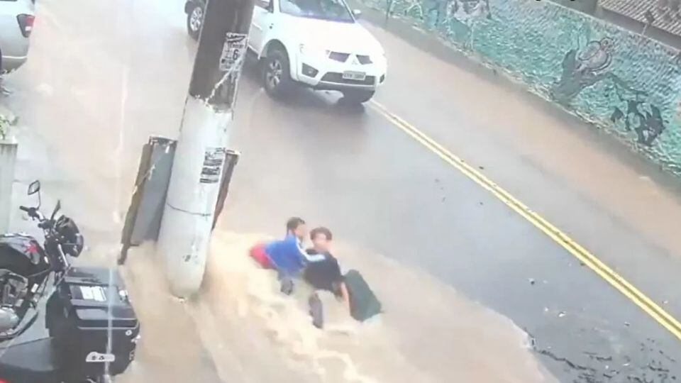 Elas foram salvas por motoboys