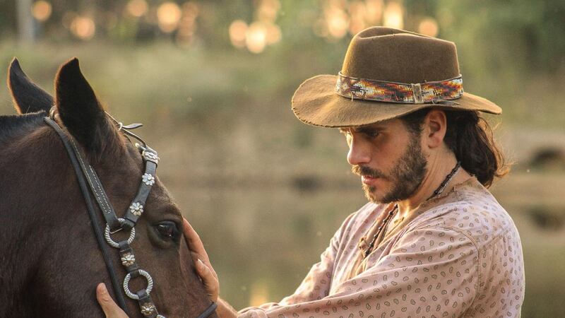 No remake de Pantanal, Gabriel Sater interpretou Trindade, responsável pelo cramulhão