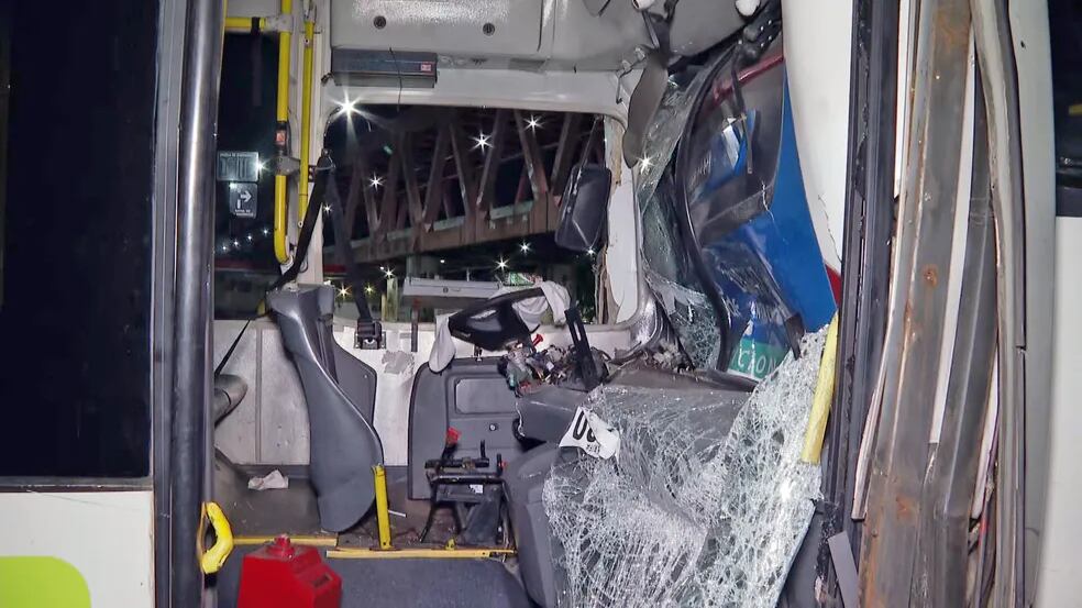 Oito pessoas se ferem em colisão entre três ônibus no Rio de Janeiro