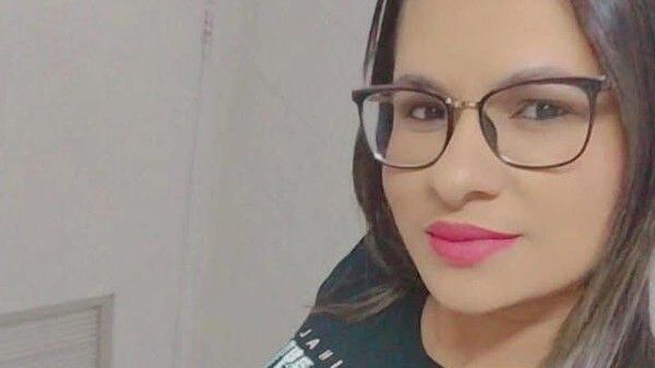 Mulher de 34 anos é morta a facadas pelo namorado na frente do filho de 10 anos no interior de SP