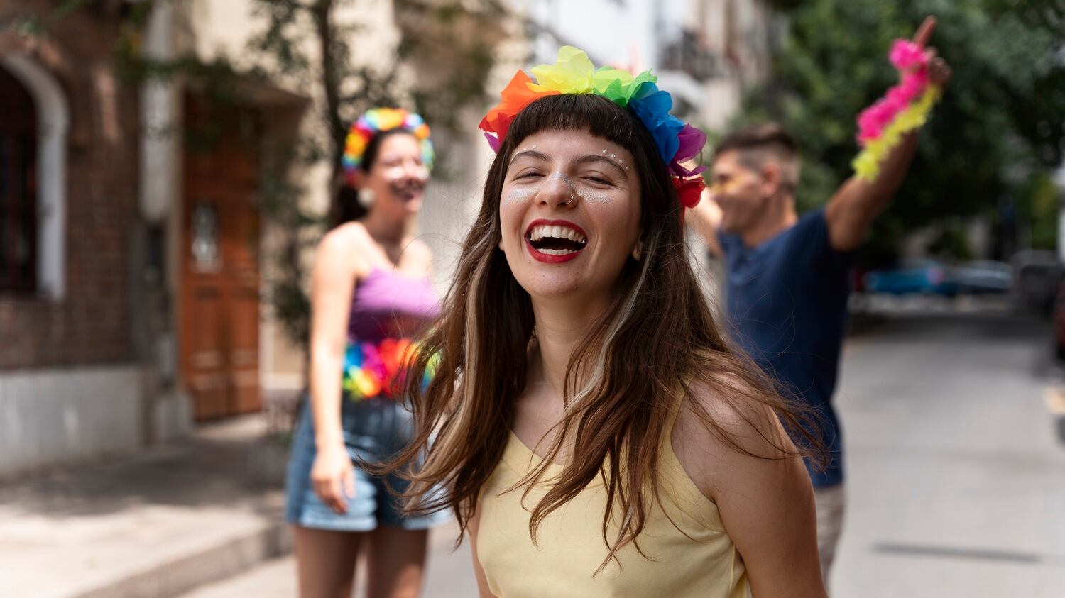 Saiba como cuidar da saúde bucal durante a festa mais popular do Brasil e se divertir com segurança