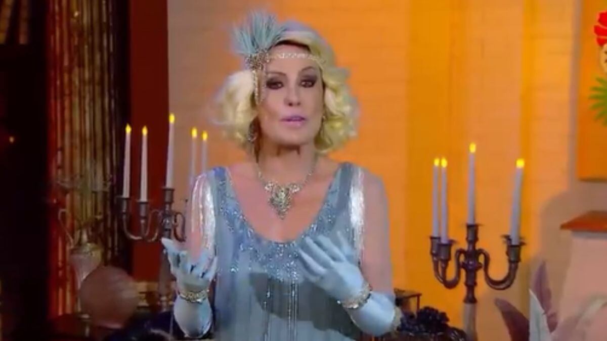 Ana Maria apresenta 'Mais Você' com modelito anos 20