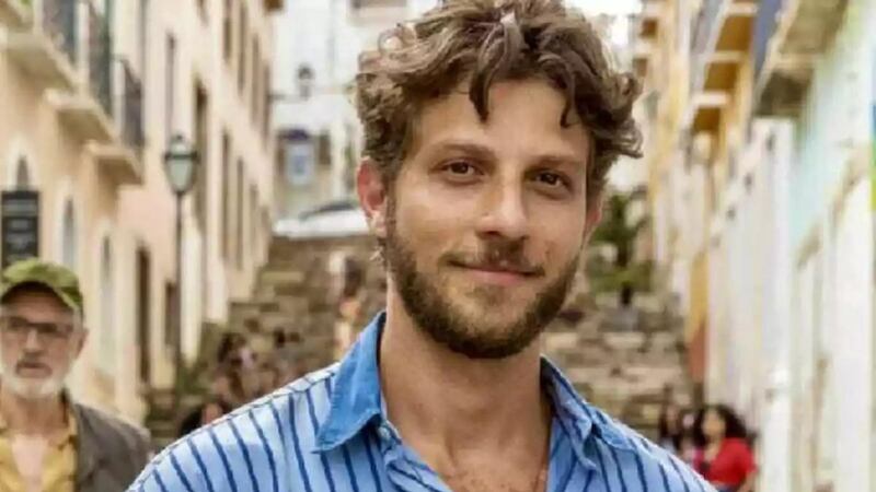 Após Travessia, Chay Suede foi escalado para a novela Mania de Você, de João Emanuel Carneiro