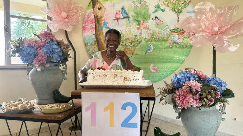 Meire da Silva, de 112 anos, mora em Maringá, no noroeste do Paraná — Foto: Gabriel Bukalowski/g1