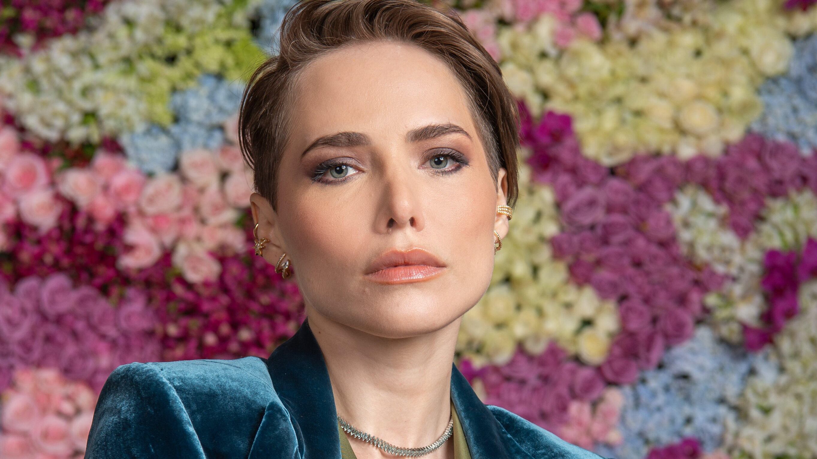 Leticia Colin interpreta Vanessa, vilã de "Todas as Flores", novela de João Emanuel Carneiro para o Globoplay