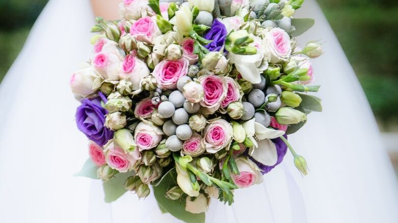 Noiva exige que irmão ajude a pagar pelo seu casamento