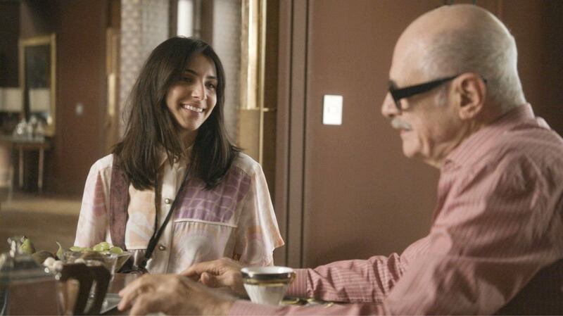 Remake de Elas por Elas: Sérgio (Marcos Caruso) consegue fugir das ameaças da enfermeira