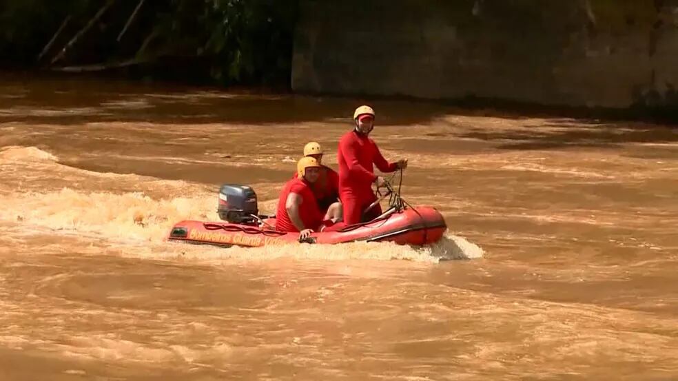 Bombeiros localizam corpo de jovem que caiu com carro no Rio Mogi Guaçu há 2 meses