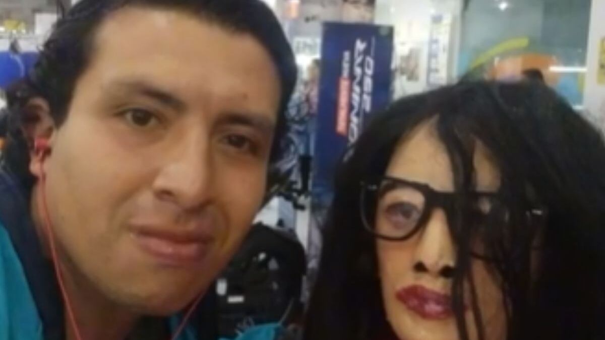 Homem diz que vai casar com boneca de pano