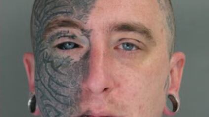 Jeremy Lee Pauley possui 'chifres'