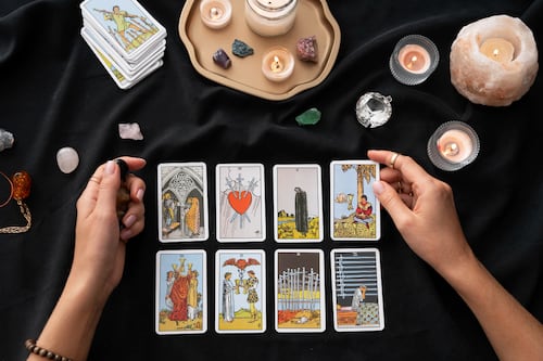 As revelações do tarot desta quinta-feira (13) para os signos de Sagitário, Capricórnio, Aquário e Peixes