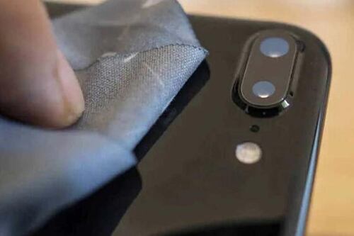 Como limpar corretamente a câmera do meu telefone?