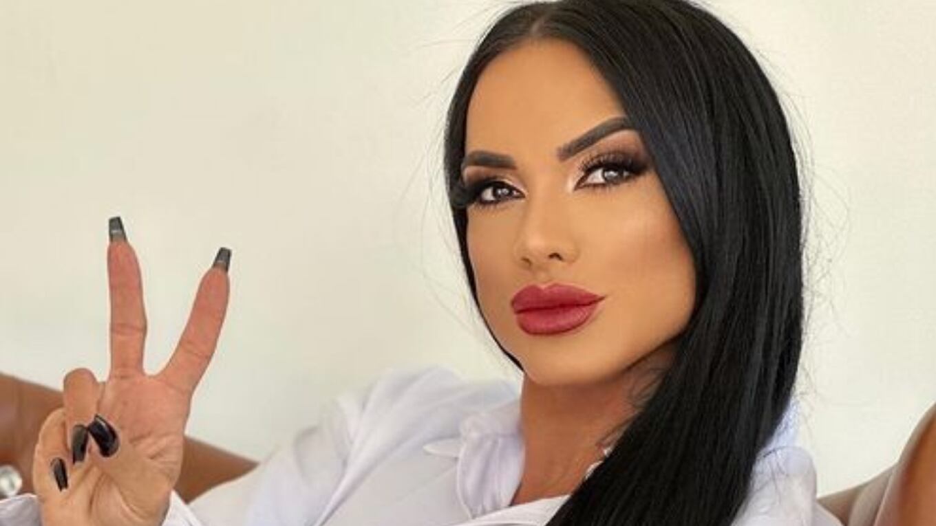 A Fazenda 15: Kamila Simioni cria história sobre audiência, mas apaga rapidamente