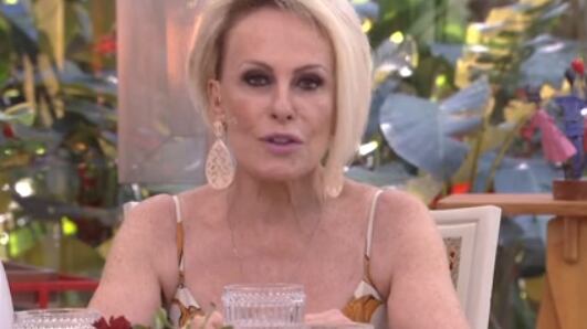 Ana Maria Braga curte folga na praia e reflete sobre pausas na rotina