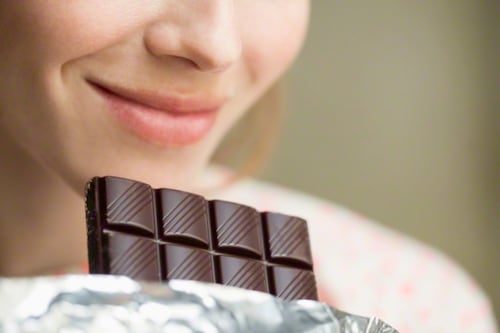 Acredite ou não, comer chocolate amargo controla o colesterol e regula o metabolismo!