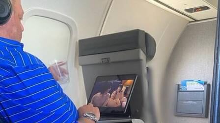Passageiro é flagrado assistindo filme pornô durante voo