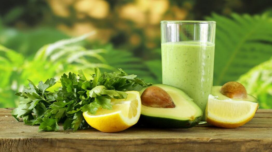 Buscando reduzir o colesterol alto? Este é o suco verde caseiro com 4 ingredientes que você deve tomar