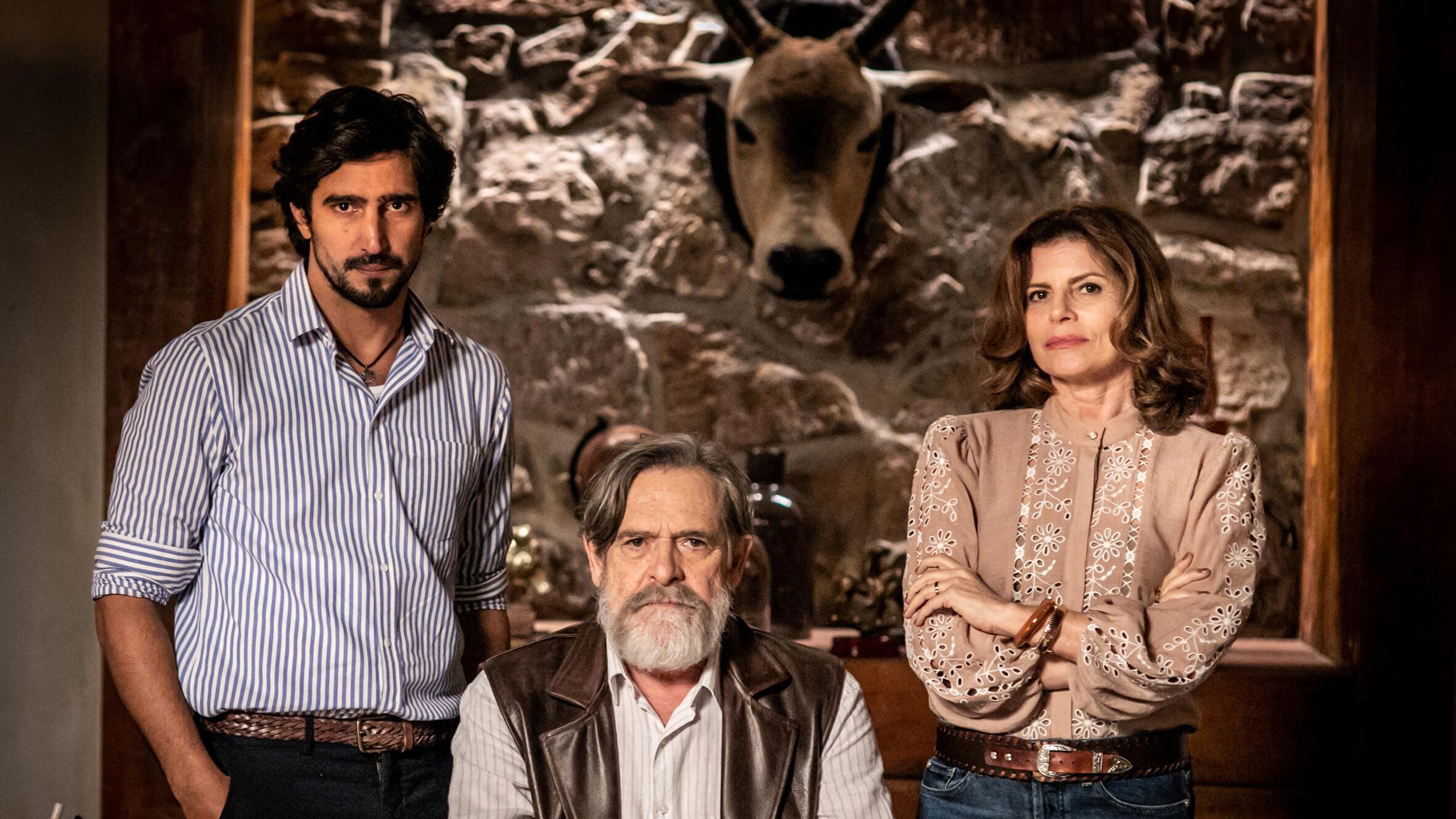 Mar do Sertão: Tertulinho (Renato Góes), Coronel Tertúlio (José de Abreu) e Deodora (Deborah Bloch)