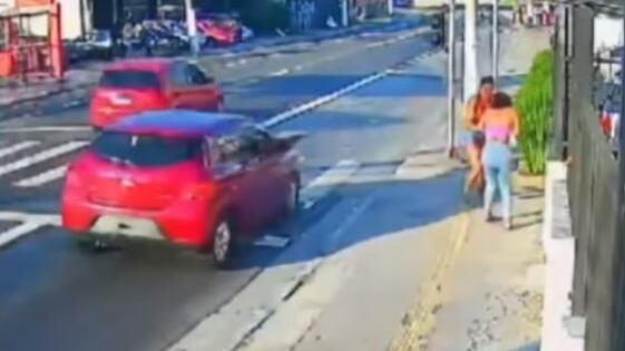 Um foi preso e outro suspeito é procurado