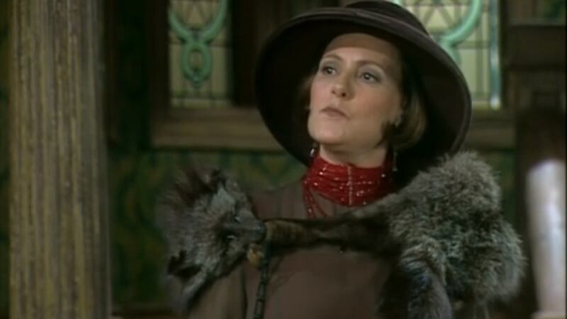 Chocolate com Pimenta: Jezebel (Elizabeth Savalla) planeja sequestrar Tonico (Guilherme Vieira), filho de Ana Francisca (Mariana Ximenes)