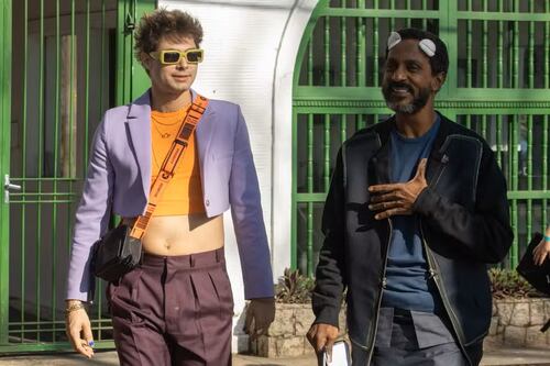 Cropped e unhas pintadas de Rafa Vitti questionam os estereótipos de gênero