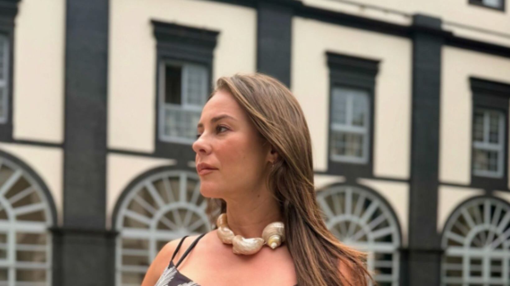 A atriz Paolla Oliveira viajou para os Açores (Portugal) e se hospeda em hotel de luxo com diárias acima de R$ 5 mil