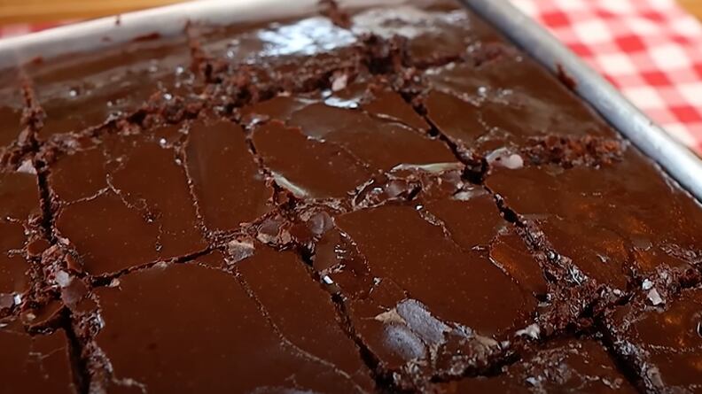 receita de bolo de chocolate com casquinha perfeita