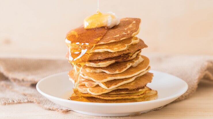 Receita de panqueca americana que fica igual a de filme; faça em casa com estes itens