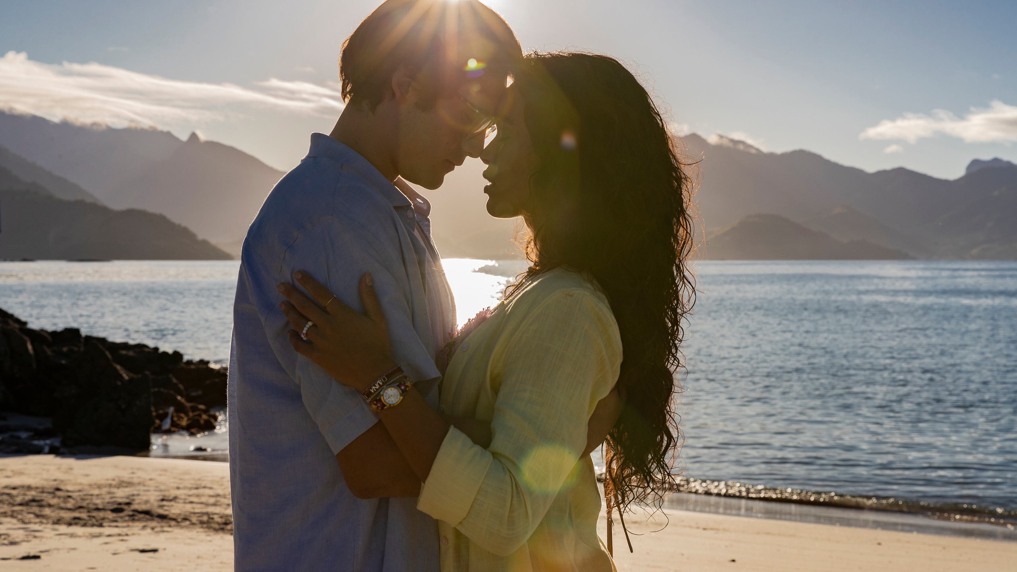 Luna (Giovana Cordeiro) e Miguel (Nicolas Prattes) formam casal em Fuzuê, novela inédita da Globo