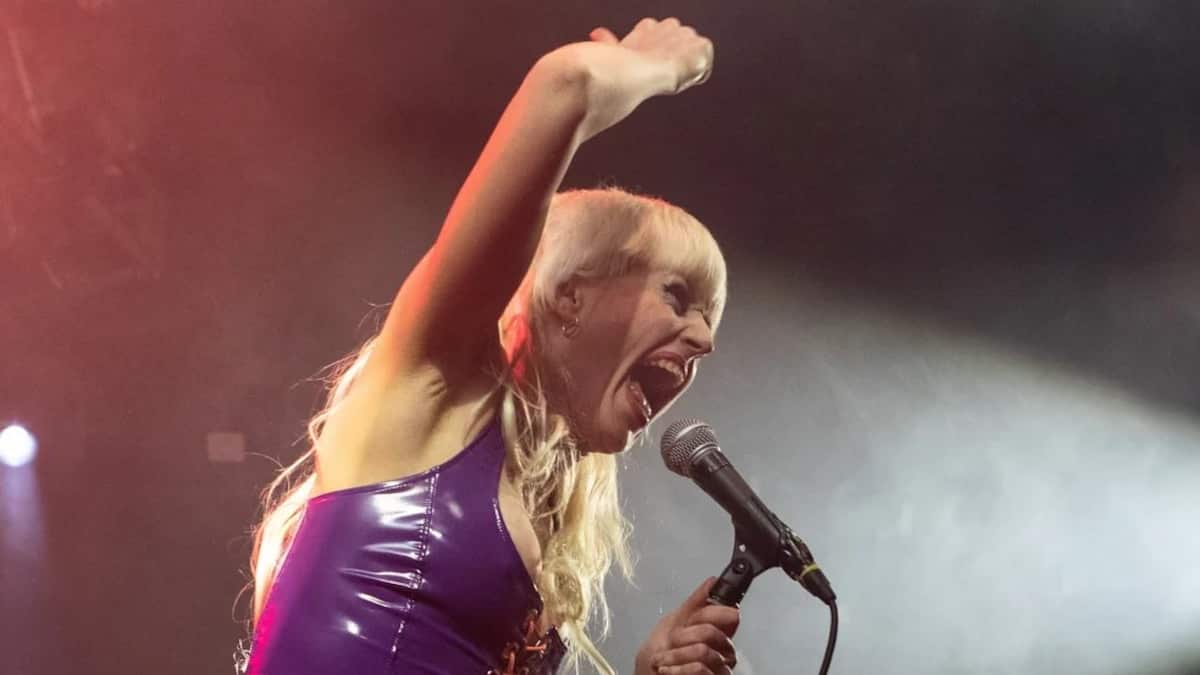 Banda punk Amyl & The Sniffers traz turnê para São Paulo em 2025