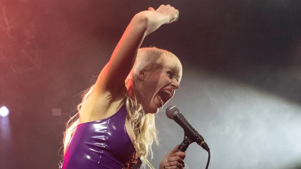 Banda punk Amyl & The Sniffers traz turnê para São Paulo em 2025