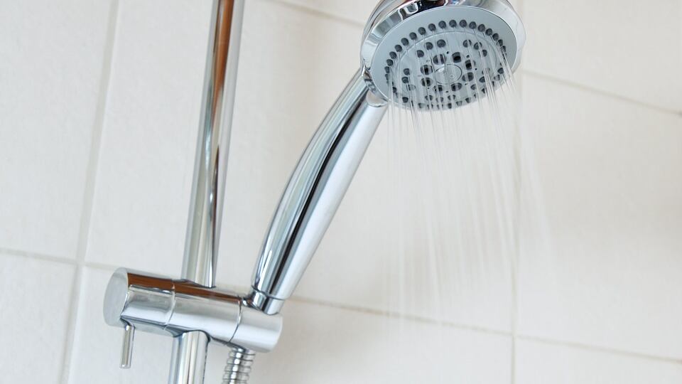 Homem pede divórcio porque esposa não toma banho todos os dias