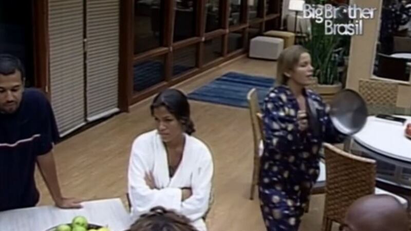 BBB 2: Tina causou com as panelas dentro da casa