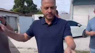 Vídeo: candidato a vereador no RJ distribui bolinhos exclusivos de companhia aérea