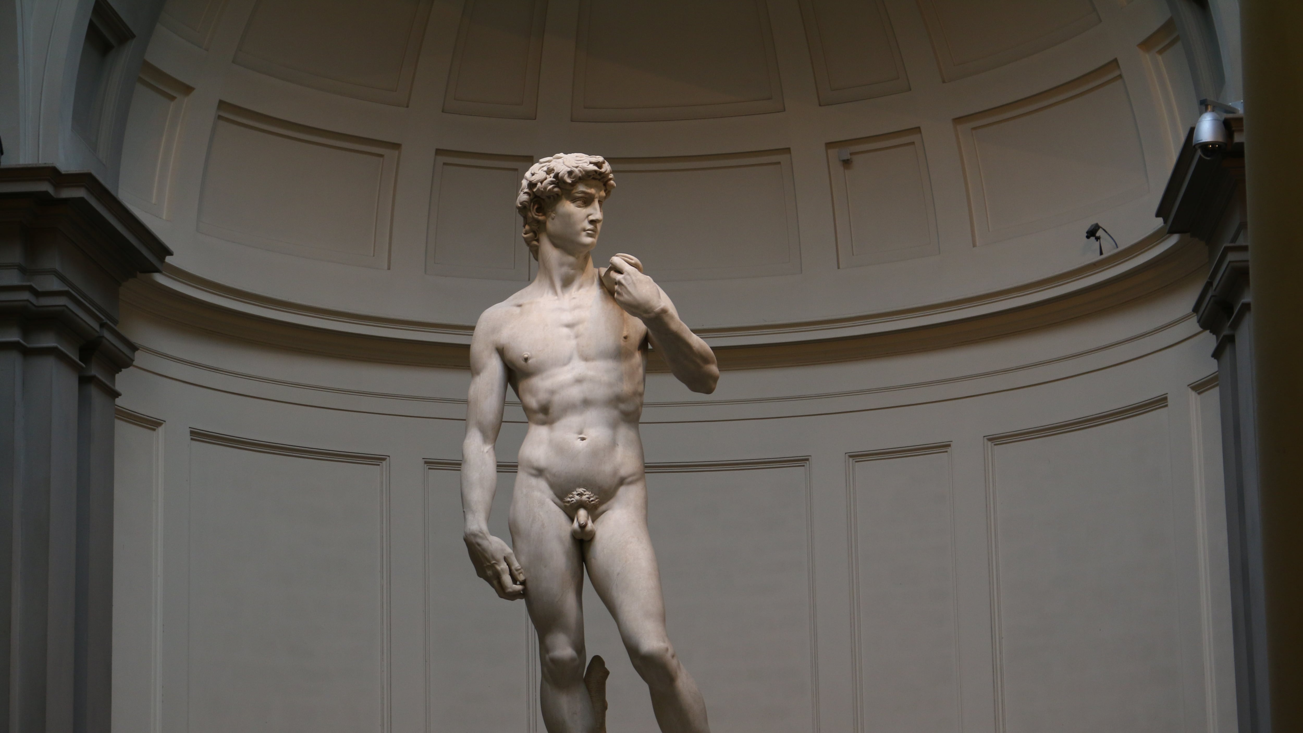 O que significa sonhar que está nu em público?